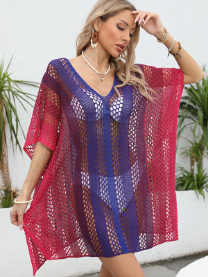 Ombre crochet kaftan cover-up with V-neck and short sleeves in red-violet and dark blue.