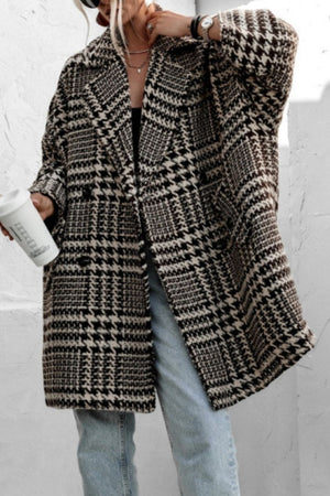 Oversized houndstooth cocoon coat in black and brown with a double-breasted closure.