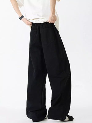 Men's black oversized wide-leg jeans made of 100% cotton with a relaxed fit.