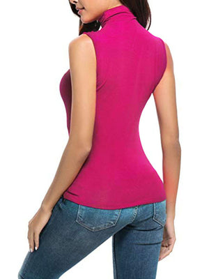 Sleeveless turtleneck t-shirt in Paohong, fitted silhouette, paired with blue jeans.