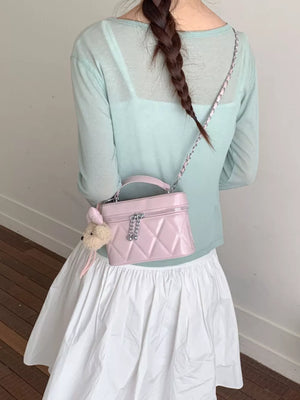 Quilted Chain Strap Crossbody Bag in Pink, fabric detail