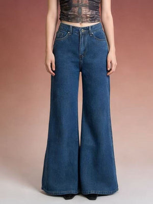 Maternity high-waisted flare jeans in blue denim with a comfortable cotton blend.