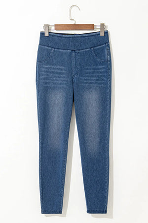 Denim-effect leggings in medium wash with a sculpted high rise and faux pockets.