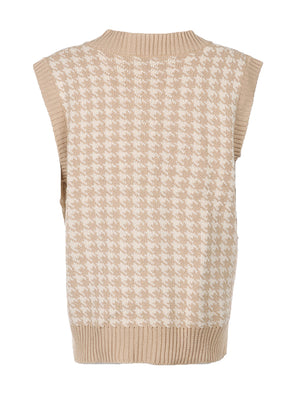 Houndstooth knit v-neck tank top in beige and white with ribbed trim.