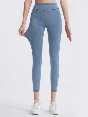 Light wash denim illusion leggings with a sculpted fit and faux pockets.