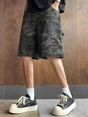 Men's camouflage cargo shorts with multiple pockets and a durable casual fit.