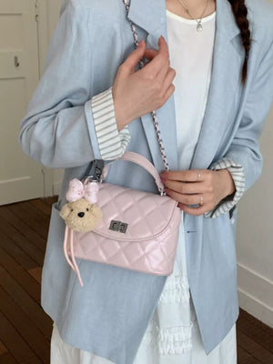 Quilted Chain Strap Crossbody Bag in Pink, side view