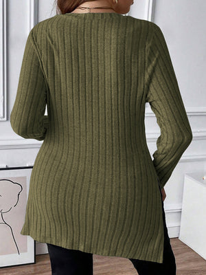 Moss ribbed knit tunic with square neckline and long sleeves, side slits