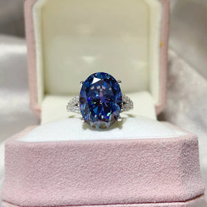 10 Carat Moissanite 925 Sterling Silver Ring in Blue, close-up detail