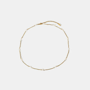 Gold chain necklace with small pearls, delicate and elegant for women.
