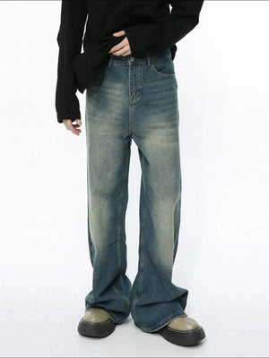 Wide-leg denim jeans in a vintage light blue wash with a relaxed fit.