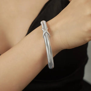 Silver ribbed bangle bracelet with X-detail, 18K gold plated