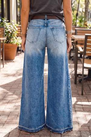 Side Seam Gathering Flare Leg Jeans, side view