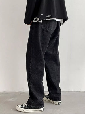 Men's Loose Fit Jeans in Black, close-up detail