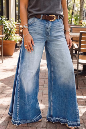Side Seam Gathering Flare Leg Jeans, front view