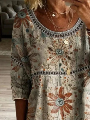 Bohemian floral t-shirt with openwork neckline and short sleeves in a light, muted floral print.