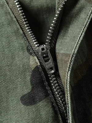 Relaxed fit camouflage cargo pants with a metal zipper detail.