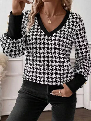 Printed V-neck Long Sleeve T-shirt in houndstooth, back view