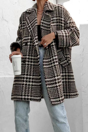 Oversized houndstooth cocoon coat in black and white with wide lapels and pockets.