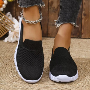 Round Toe Flats Slip-ons in Black, close-up detail
