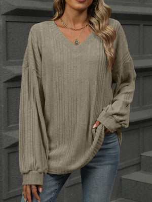 Textured ribbed v-neck blouson sleeve top in khaki.