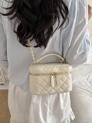 Quilted Chain Strap Crossbody Bag in Pink, side view
