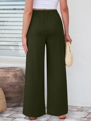 Pleated palazzo trousers in army green with pockets, wide leg cut.