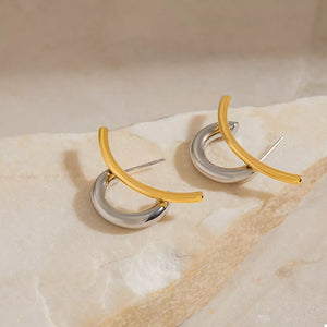 Intertwined two-tone C-hoop earrings with gold and silver finish.