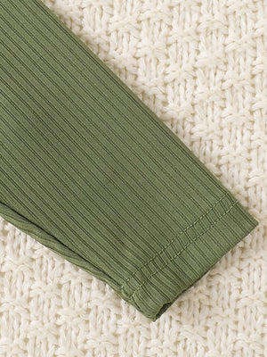 Green ribbed baby set sleeve detail with stitched hem