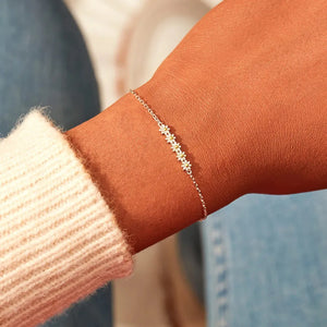 Daisy Chain Delicate Bracelet in silver with small daisy charms.