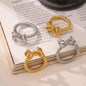 Textured bow knot ring in silver and gold with twisted band detail