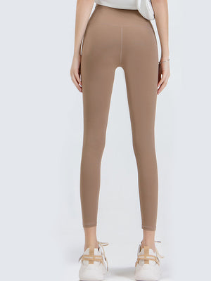 Caramel high-waist leggings with a seamless contour detail and full length.