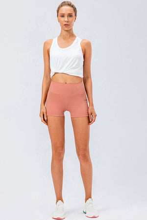 Sculpted performance shorts in Coral with side pockets and a high waist.