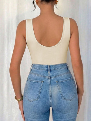 Cream sleeveless bodysuit with scoop neck, styled with light wash jeans.