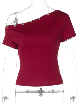 Fitted one-shoulder t-shirt in red with button detail and short sleeves.