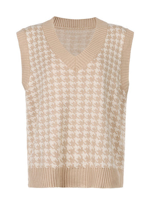 Houndstooth knit v-neck tank top in beige and white, with ribbed trim.