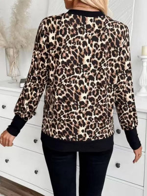 Printed V-neck Long Sleeve T-shirt in houndstooth, model styling view