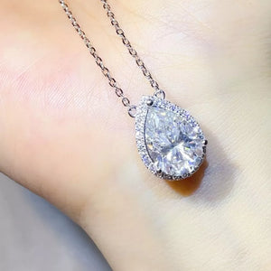 0.5 Carat Sterling Silver Moissanite Pendant Necklace, close-up detail