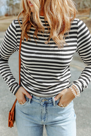 Ribbed turtleneck sweater with black and white stripes, slim fit, long sleeves