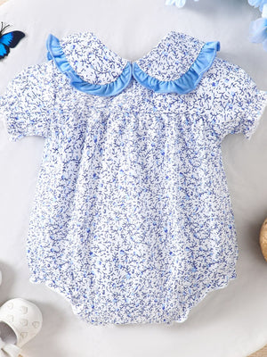 Baby one-piece with blue floral print, ruffled collar and short sleeves