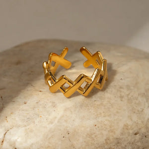 Gold openwork ring with geometric cutout pattern, 18K gold-plated, adjustable