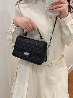 Quilted Chain Strap Crossbody Bag in Black, fit detail