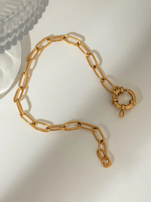 Gold chunky link bracelet with circular clasp
