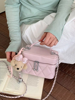Quilted Chain Strap Crossbody Bag in Pink, side view