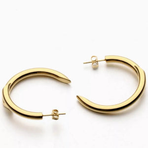 Gold-plated C-hoop earrings with a sculptural, contemporary design.