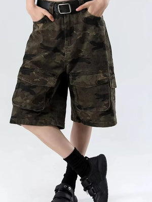 Men's dark camo cotton cargo shorts with multiple pockets and a relaxed fit.