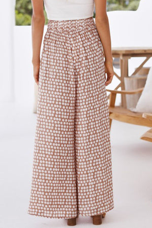 Polka dot wide leg culottes in dusty pink with a comfortable elastic waist.