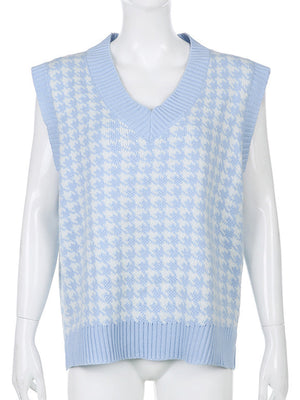 Houndstooth knit v-neck tank top in light blue and white.