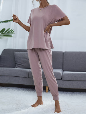 Lilac relaxed-fit tee and jogger set with crew neck and cuffed ankles.