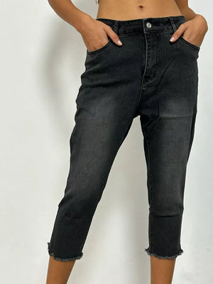 Black cotton capri jeans with raw hem and pockets